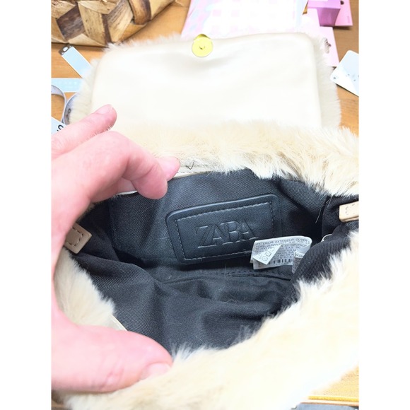 Zara Womens Beige Faux Fur Shoulder Bag Chunky Gold Chain Strap Flap Handbag - Picture 3 of 3